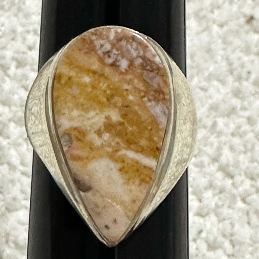 NEW AGATE RING